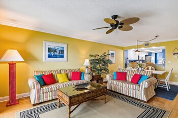 seacrest 703 2 bedroom condo by redawning
