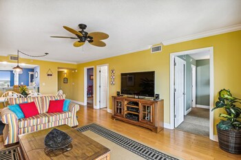 seacrest 703 2 bedroom condo by redawning