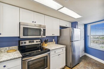 seacrest 703 2 bedroom condo by redawning