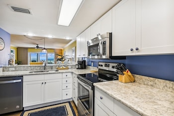 seacrest 703 2 bedroom condo by redawning