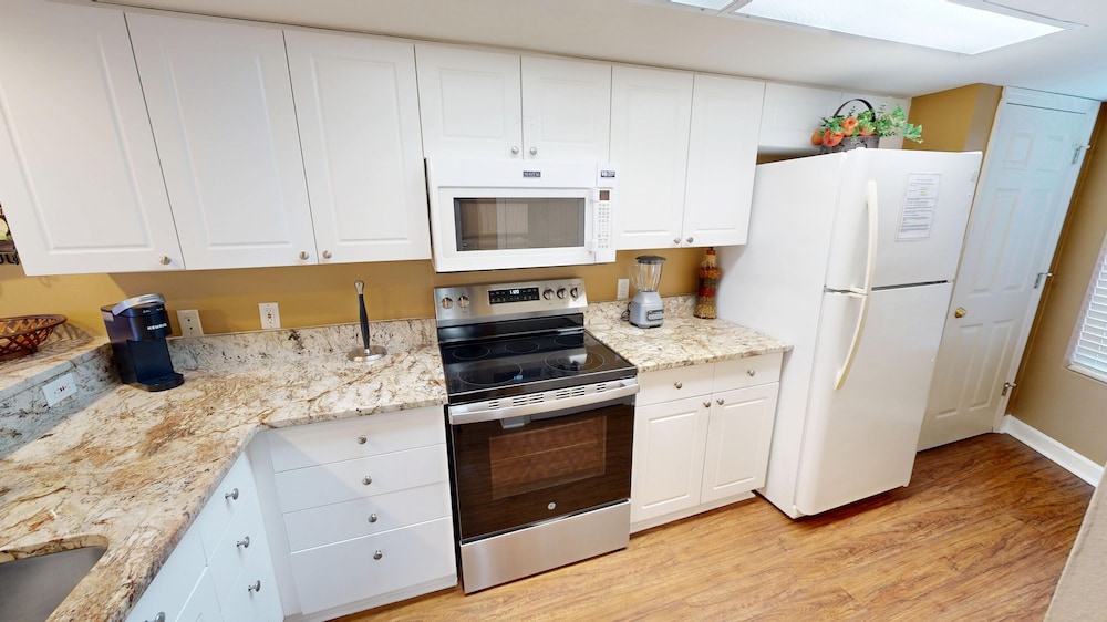seacrest 514 2 bedroom condo by redawning