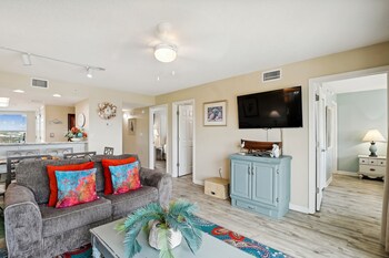 seacrest 511 2 bedroom condo by redawning