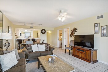 seacrest 504 2 bedroom condo by redawning