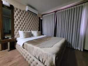 red green hotel