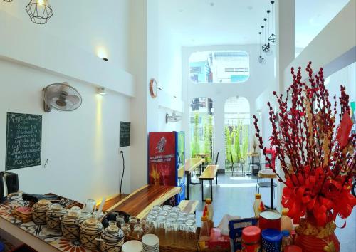 mekong 69 hostel canh ben ninh kieu