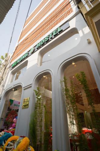 mekong 69 hostel canh ben ninh kieu