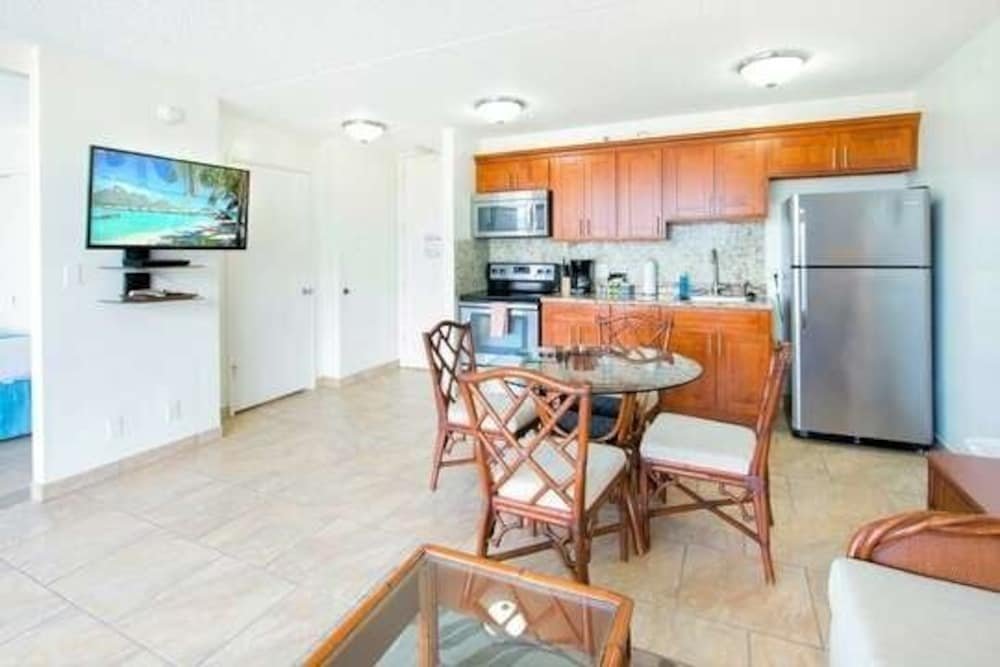 deluxe panoramic mountain view condo 37th floor free parking and wifi