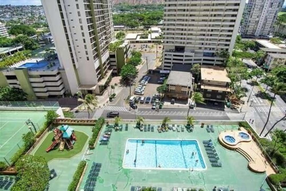 deluxe panoramic mountain view condo 37th floor free parking and wifi