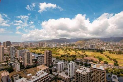 deluxe panoramic mountain view condo 37th floor free parking and wifi