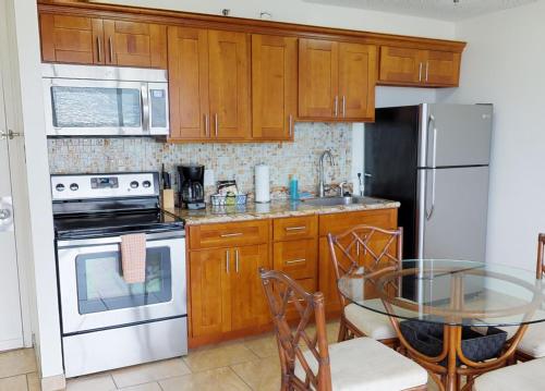 Deluxe Panoramic Mountain View Condo - 37Th Floor, Free Parking & Wifi,Honolulu>>Hawaii,3.5 star