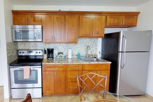 deluxe panoramic mountain view condo 37th floor free parking and wifi