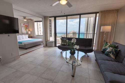 Newly Remodeled Corner Unit At The Waikiki Banyan With Diamond Head Views,Honolulu>>Hawaii,3.5 star