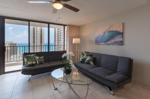 Newly Remodeled Corner Unit At The Waikiki Banyan With Diamond Head Views,Honolulu>>Hawaii,3.5 star