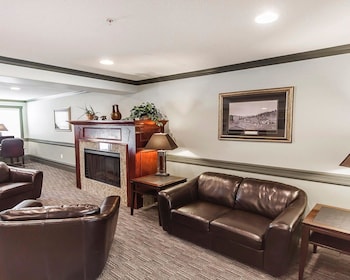 Velora Hinton, Ascend Hotel Collection,Edson>>Alberta,3 star