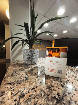 Velora Hinton, Ascend Hotel Collection,Edson>>Alberta,3 star