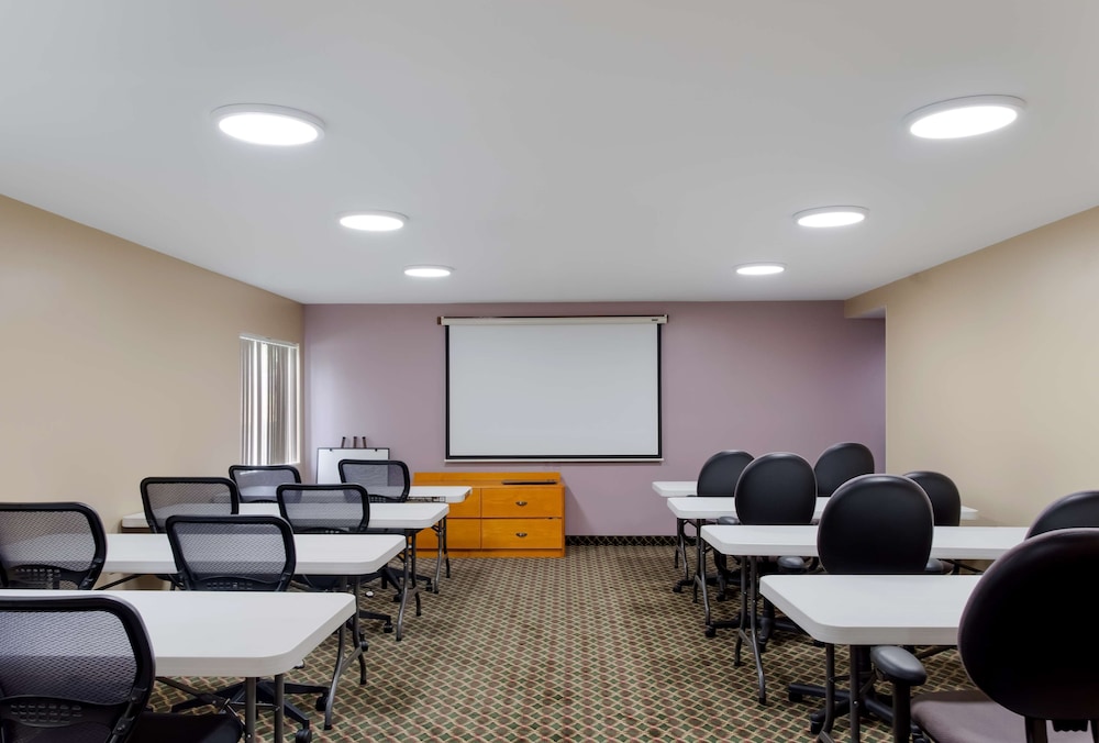 All Seasons Inn & Suites,,3 star