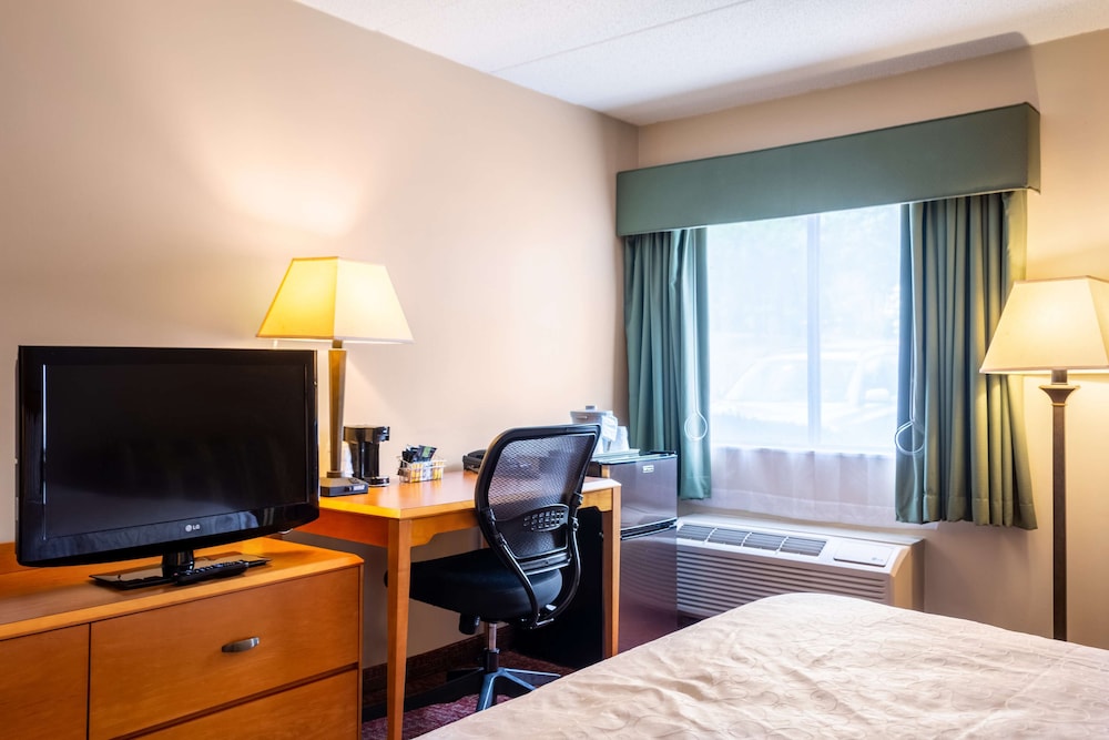 All Seasons Inn & Suites,,3 star