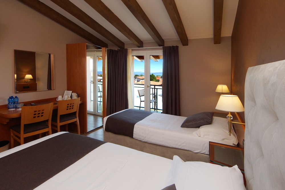 hotel clarin 14 by dori