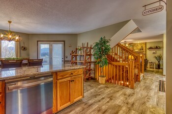 tree tops by honeybear cabins