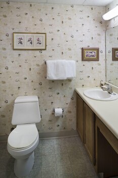 river place 19 2 br condo