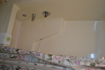 river place 19 2 br condo