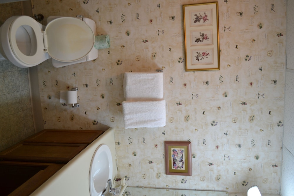 river place 19 2 br condo