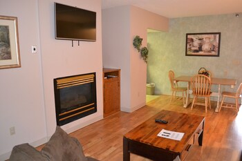 river place 19 2 br condo