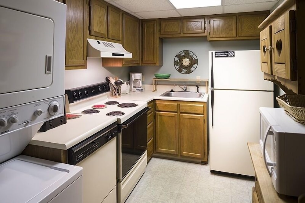 river place 19 2 br condo