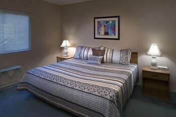 river place 19 2 br condo