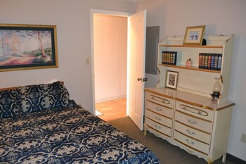 river place 19 2 br condo