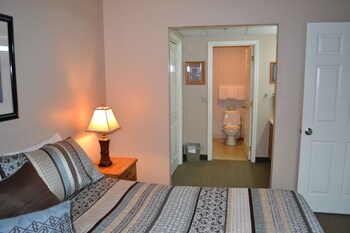 river place 19 2 br condo