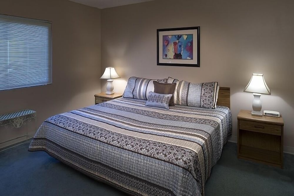 river place 19 2 br condo