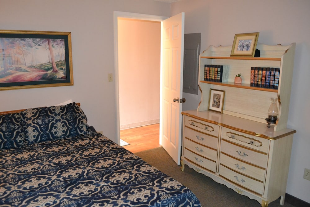 river place 19 2 br condo