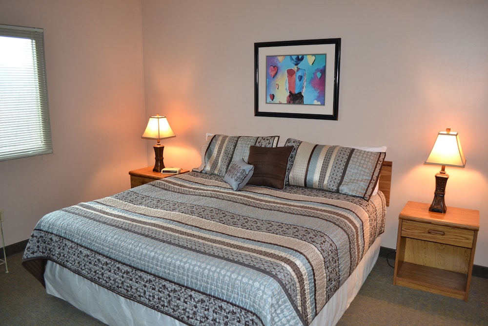 river place 19 2 br condo