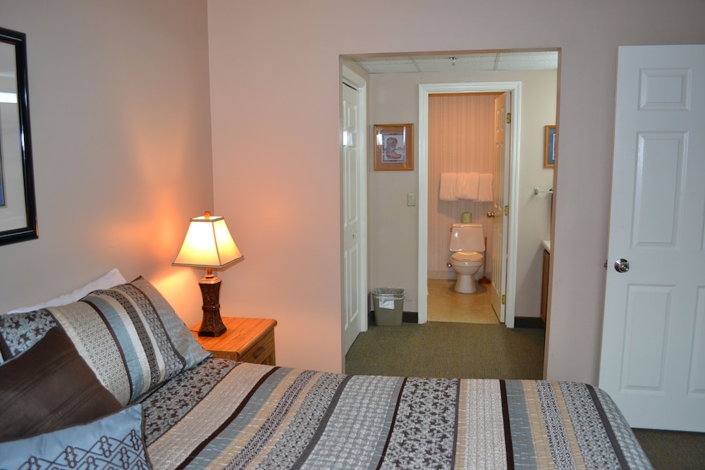 river place 19 2 br condo