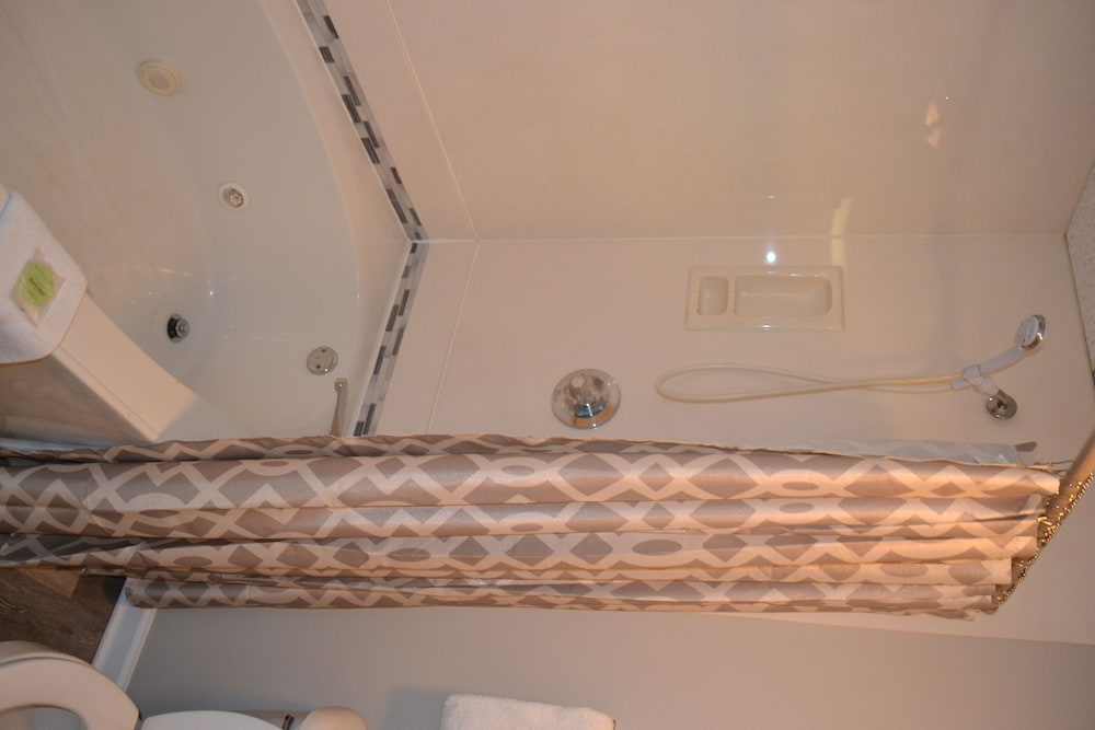 river place 15 2 br condo