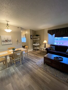 river place 15 2 br condo