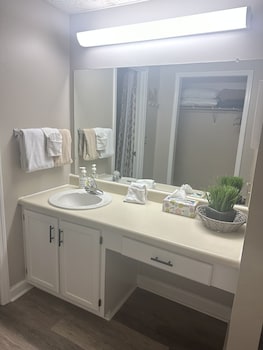 river place 15 2 br condo