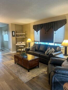 river place 15 2 br condo