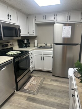 river place 15 2 br condo