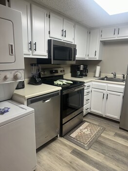 river place 15 2 br condo