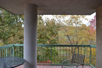 river place 15 2 br condo