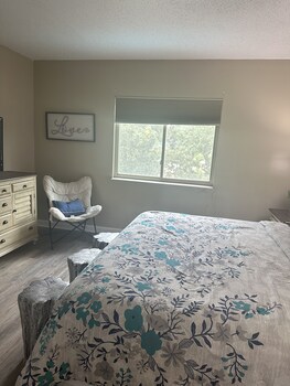 river place 15 2 br condo