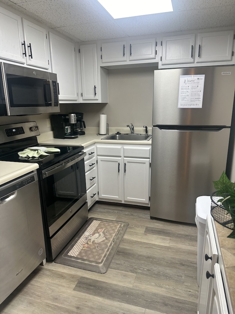 river place 15 2 br condo