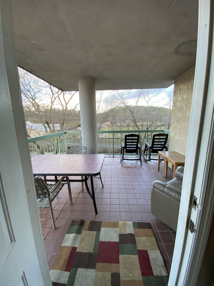 river place 15 2 br condo