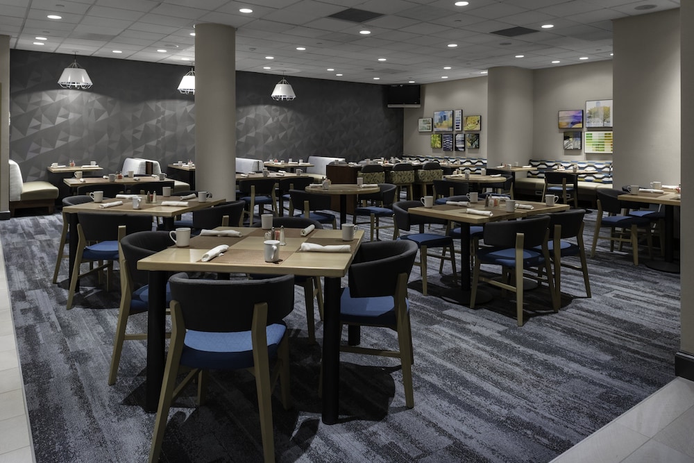 holiday inn boston dedham htl and conf ctr
