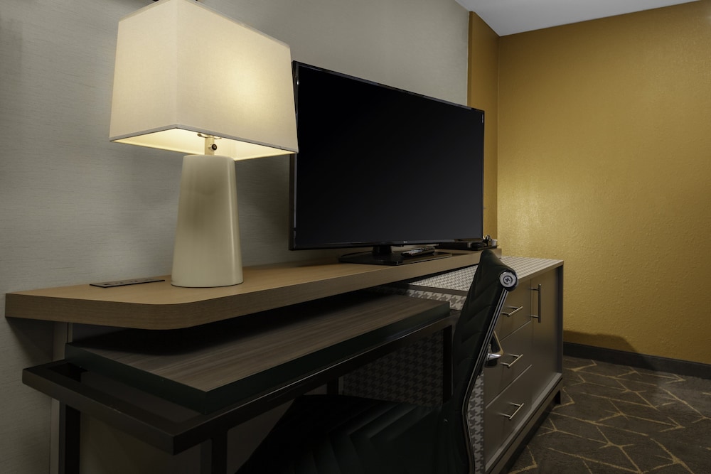 holiday inn boston dedham htl and conf ctr