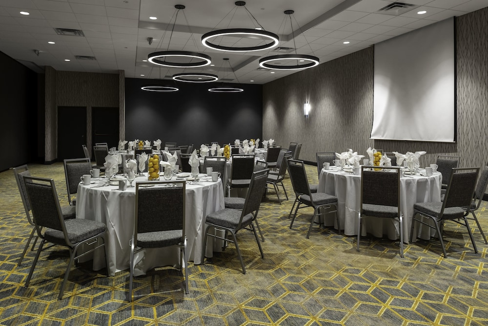 holiday inn boston dedham htl and conf ctr