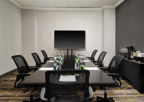 holiday inn boston dedham htl and conf ctr
