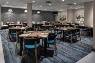 holiday inn boston dedham htl and conf ctr